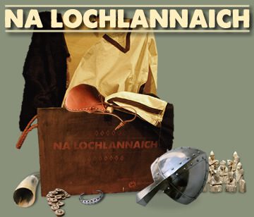 Pasgan a tha an cois ciste làn de mhic-samhail nithean Lochlannach